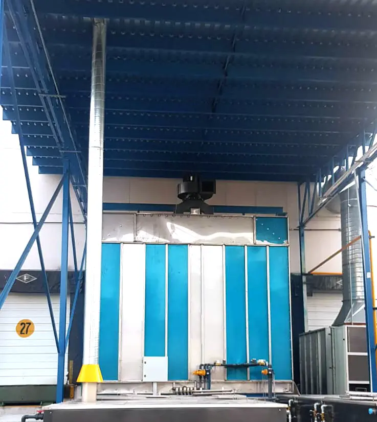 Cabina de lavado con paneles azules